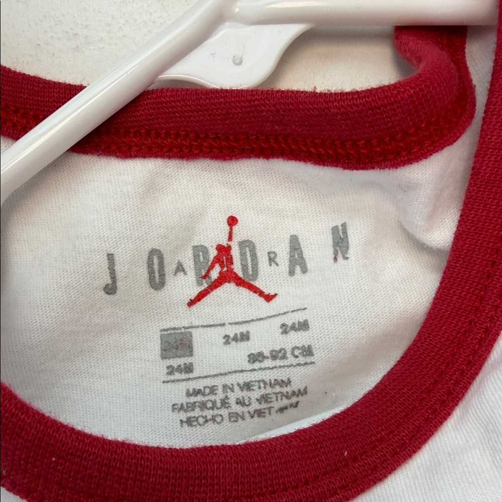 Baby boy's Jordan onesie - Picture 5 of 7